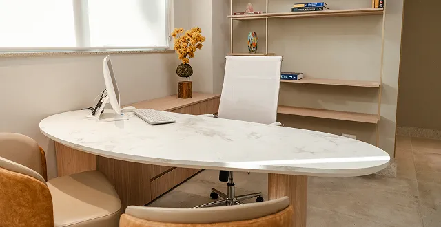 Mesa de consulta do consultório